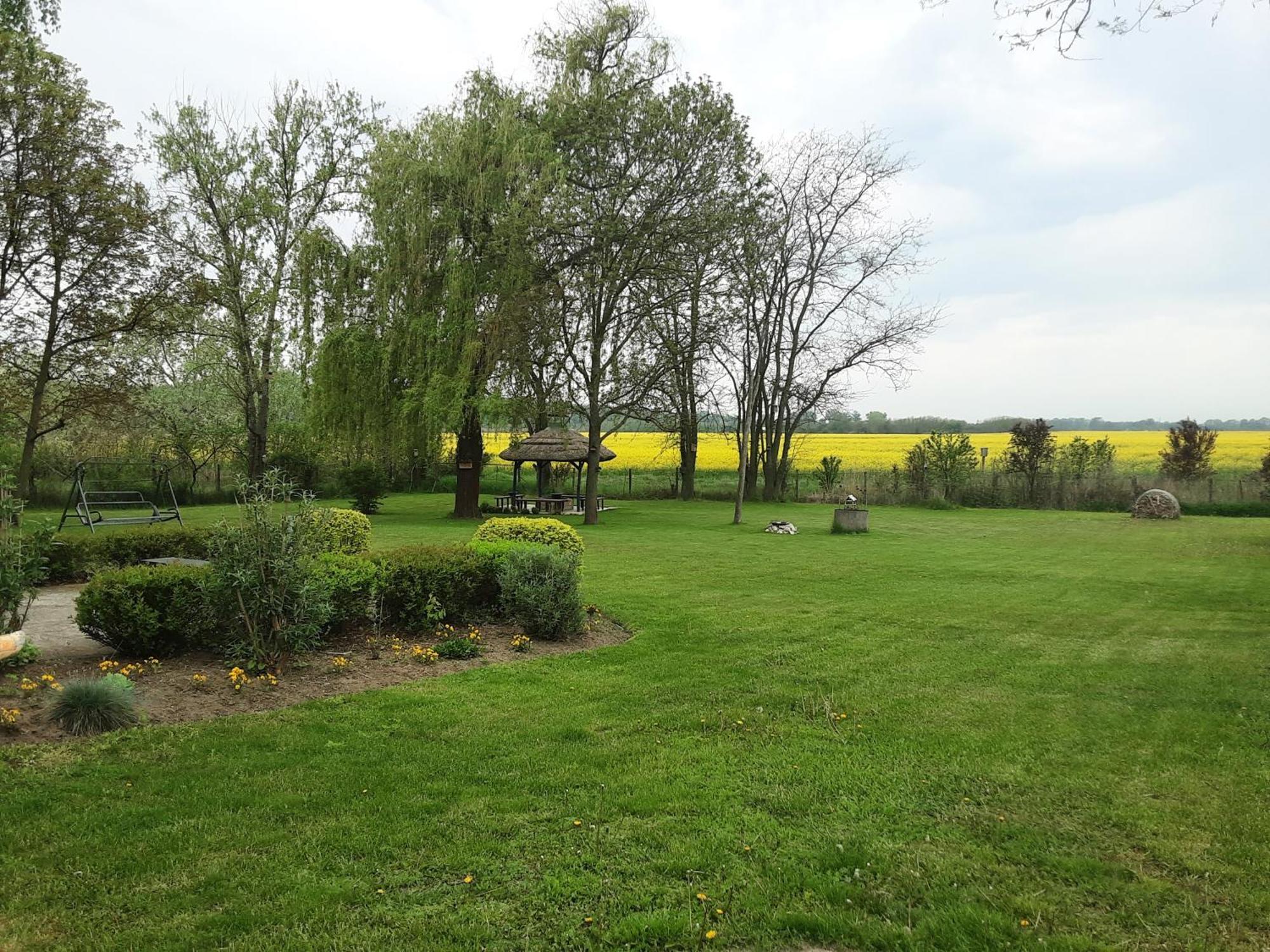 Herberg Tisza Tiszabábolna Exterior photo